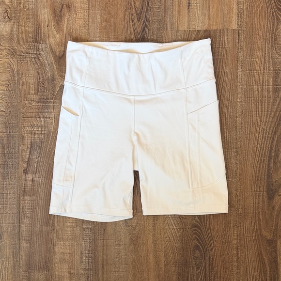 Athleta Pants - Athleta Ultimate Stash ll 7” Women's Cream Bike Shorts Size Medium